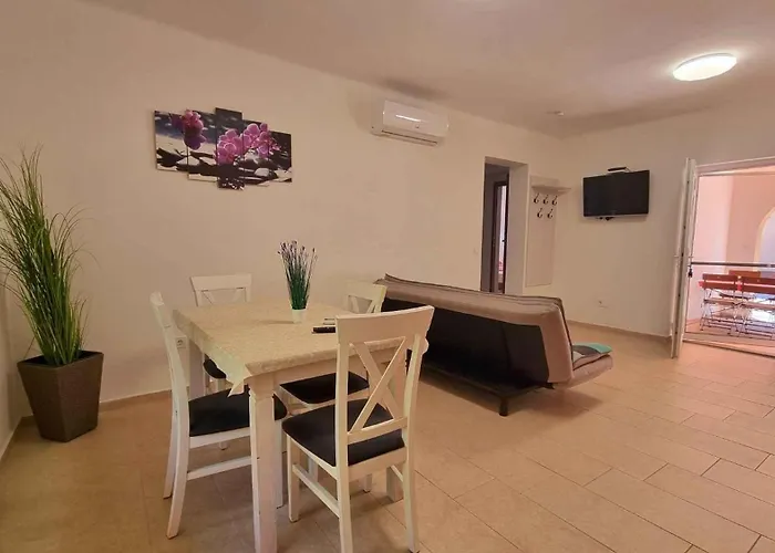 Διαμέρισμα In 40765 *